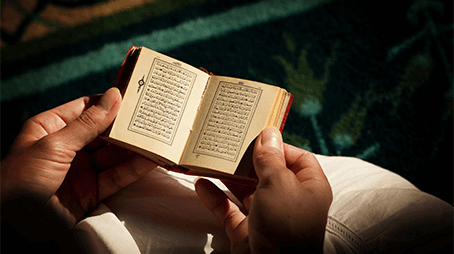 لَا يَمَسُّهُ إِلَّا الْمُطَهَّرُونَ